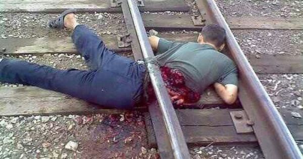 電車への飛び込み自殺死体⑫